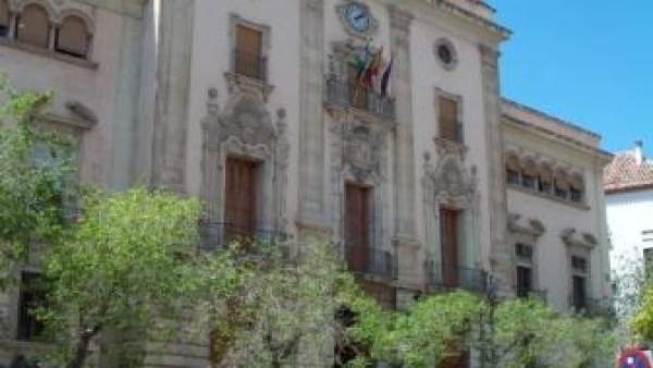 Fachada del Ayuntamiento de Jaén. Fachada del Ayuntamiento de Jaén.