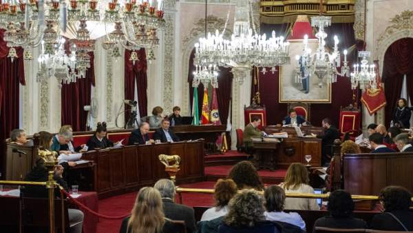 Pleno en el Ayuntamiento de Cádiz Pleno en el Ayuntamiento de Cádiz