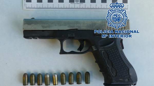 Detenido por amenazar a sus vecinos con una pistola Detenido por amenazar a sus vecinos con una pistola
