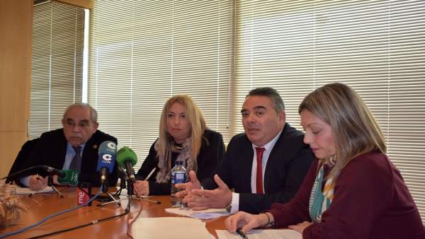 Abogados y procuradores de Huelvan explican la situación de los juzgados de Ayam Abogados y procuradores de Huelvan explican la situación de los juzgados de Ayam
