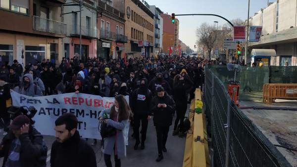 Manifestantes por el centro de Girona durante la huelga del 21 de febrero. Manifestantes por el centro de Girona durante la huelga del 21 de febrero.