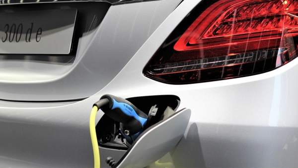 Coches Híbridos y eléctricos: principales ventajas e inconvenientes Coches Híbridos y eléctricos: principales ventajas e inconvenientes