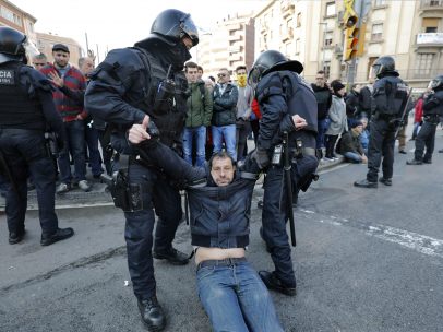 Desalojo de los Mossos en Barcelona