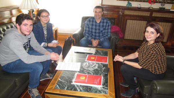 Alumnos de un instituto de Teruel promueven el proyecto #merezcounacalle para al Alumnos de un instituto de Teruel promueven el proyecto #merezcounacalle para al