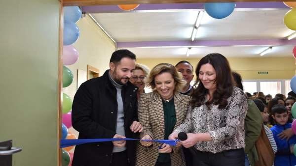 La consejera de Educación Martínez-Cachá inaugura el comedor escolar del CEIP Ga La consejera de Educación Martínez-Cachá inaugura el comedor escolar del CEIP Ga