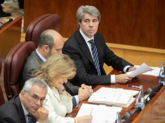 Ángel Garrido, junto a varios de sus consejeros,