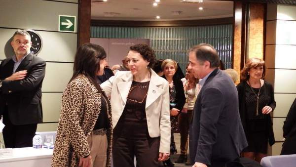Esther Gutiérrez y Juan Pedro León en la Sectorial de Empleo Esther Gutiérrez y Juan Pedro León en la Sectorial de Empleo