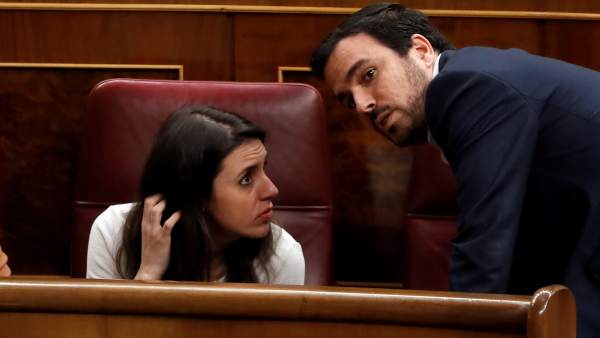 La portavoz de Unidos Podemos en el Congreso, Irene Montero, conversa con el coordinador federal de IU, Alberto Garzón, en el pasado debate de presupuestos. La portavoz de Unidos Podemos en el Congreso, Irene Montero, conversa con el coordinador federal de IU, Alberto Garzón, en el pasado debate de presupuestos.