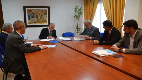 El Ayuntamiento de Roquetas acuerda con Acuamed aumentar la distribución de agua El Ayuntamiento de Roquetas acuerda con Acuamed aumentar la distribución de agua
