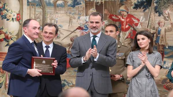 Entrega del premio a Luis Liz Marzán. Entrega del premio a Luis Liz Marzán.