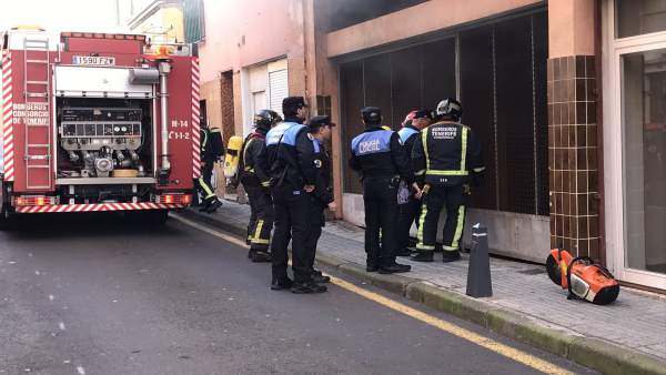 Sucesos.- Desalojan 114 viviendas tras un incendio en el garaje de un edificio e Sucesos.- Desalojan 114 viviendas tras un incendio en el garaje de un edificio e
