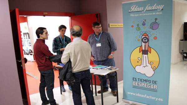Participantes en la iniciativa 'Ideas Factory' en la Universidad de Jaén. Participantes en la iniciativa 'Ideas Factory' en la Universidad de Jaén.