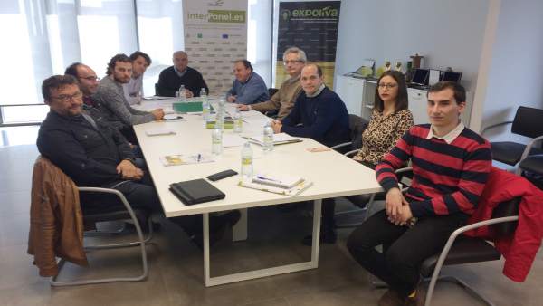 Una de las reuniones del grupo operativo Interpanel. Una de las reuniones del grupo operativo Interpanel.