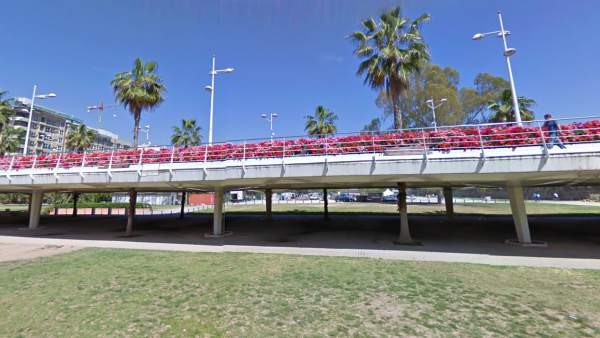 Un hincha del Celtic se cae del Puente de las Flores mientras se hacía un selfi Un hincha del Celtic se cae del Puente de las Flores mientras se hacía un selfi