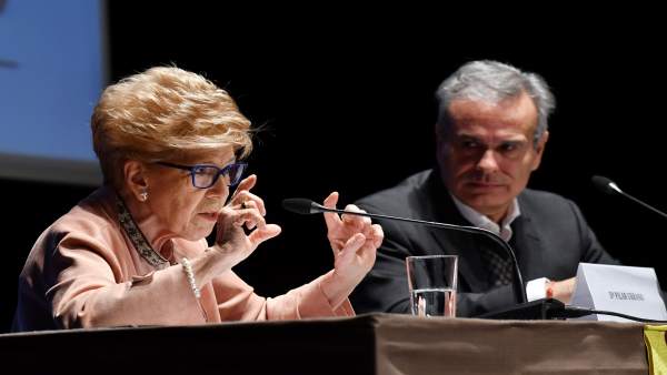 Pilar Urbano, en el Foro España a Debate de Tomares (Sevilla) Pilar Urbano, en el Foro España a Debate de Tomares (Sevilla)