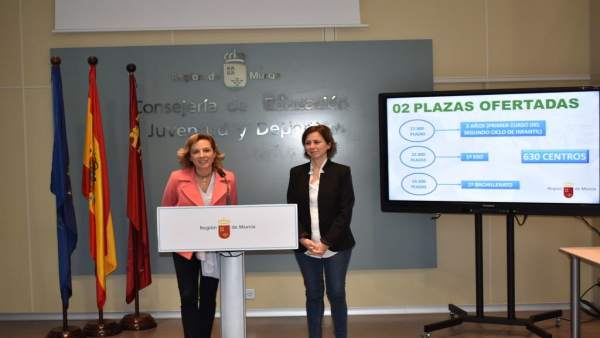 La consejera de Educación, Juventud y Deportes, Adela Martínez-Cachá, informa so La consejera de Educación, Juventud y Deportes, Adela Martínez-Cachá, informa so