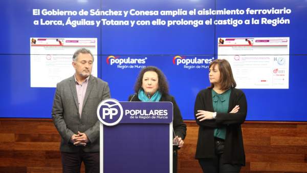 Yolanda Muñoz junto a los portavoces del PP en Lorca y Águilas, Ángel Meca e Isa Yolanda Muñoz junto a los portavoces del PP en Lorca y Águilas, Ángel Meca e Isa