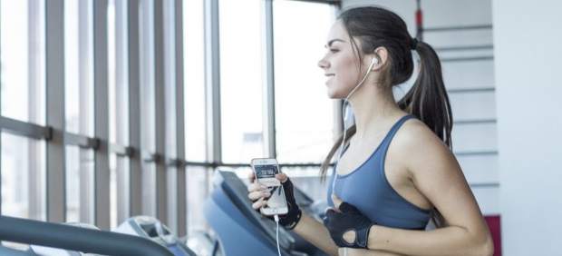 Diez canciones para motivarte en el gimnasio (y no fallar en tus propósitos) 
