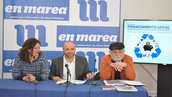 El portavoz de En Marea, Luís Villares, y Ana Seijas en la presentación de unas El portavoz de En Marea, Luís Villares, y Ana Seijas en la presentación de unas