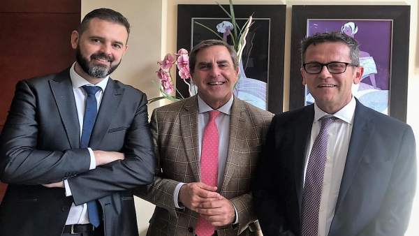 El Colegio de Abogados recibe al nuevo delegado de Justicia en el primer acto tr El Colegio de Abogados recibe al nuevo delegado de Justicia en el primer acto tr
