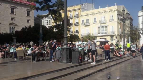 Aficionados del Celtic en el centro de València Aficionados del Celtic en el centro de València