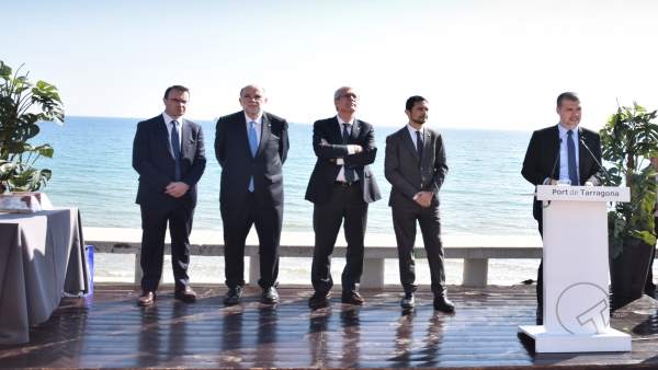 El Puerto de Tarragona inaugura la remodelación del paseo marítimo del Miracle d El Puerto de Tarragona inaugura la remodelación del paseo marítimo del Miracle d