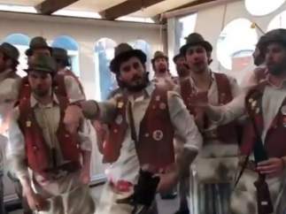El grupo 'No me tires los tiritos en el pecho' hace una chirigota a Sergio Ramos