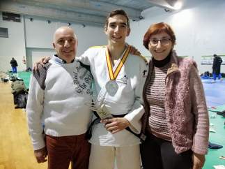 Sergio Ibáñez, con sus padres