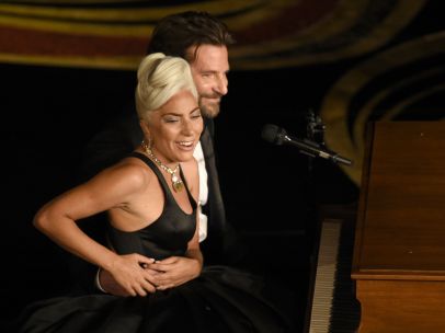 Lady Gaga y Bradley Cooper interpretan 'Shallow'