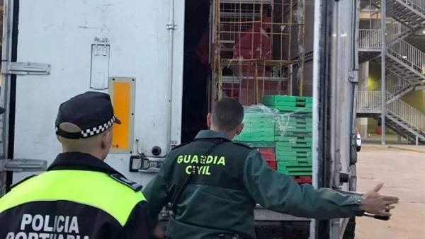 Inmigrante atrapado en un contenedor en Melilla Inmigrante atrapado en un contenedor en Melilla