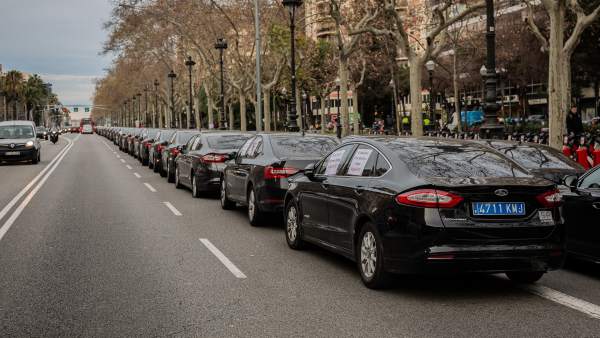 Conductores de VTC concentrados en la avenida Diagonal de Barcelona (Archivo) Conductores de VTC concentrados en la avenida Diagonal de Barcelona (Archivo)
