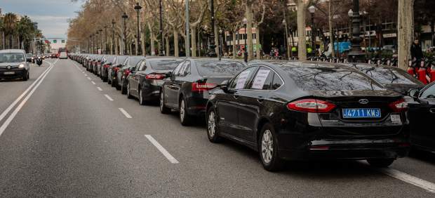 Conductores de VTC concentrados en la avenida Diagonal de Barcelona (Archivo)