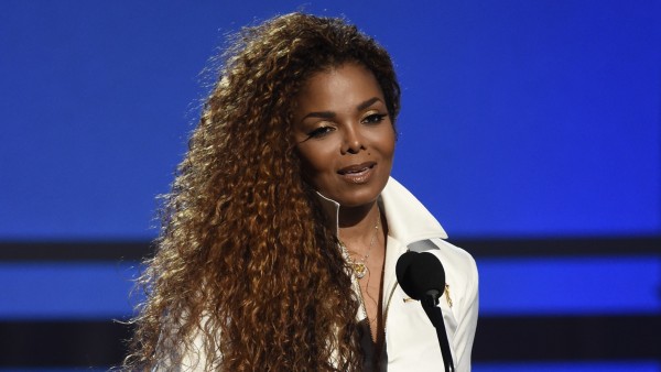 Janet Jackson recibiendo un premio por su carrera Janet Jackson recibiendo un premio por su carrera