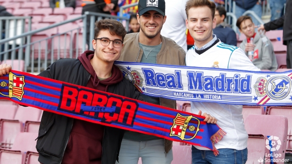 Aficionados del Barcelona y el Real Madrid Aficionados del Barcelona y el Real Madrid