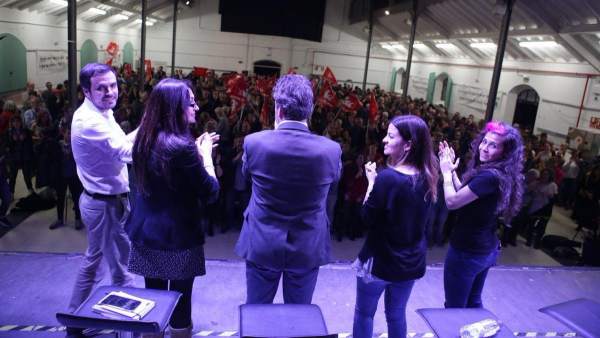 Alberto Garzón, Sol Sánchez y Mauricio Valiente, en un acto el pasado viernes. Alberto Garzón, Sol Sánchez y Mauricio Valiente, en un acto el pasado viernes.