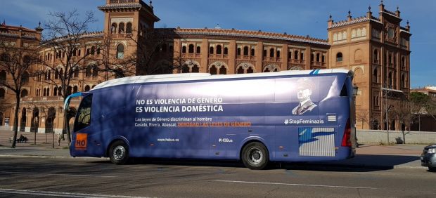 Un autobús contra el feminismo radical