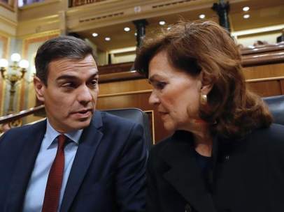 Pedro Sánchez y Carmen Calvo