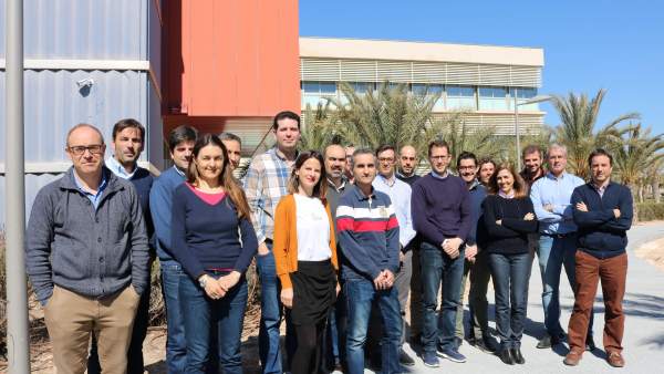 El equipo de la UMH de ingeniería I3E. El equipo de la UMH de ingeniería I3E.