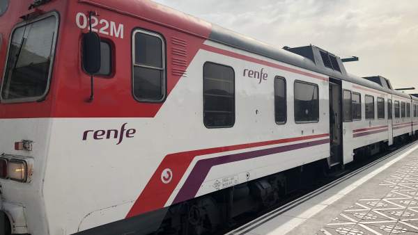 Estación de tren en El Carmen, tren, Renfe, cercanías, AVE Estación de tren en El Carmen, tren, Renfe, cercanías, AVE