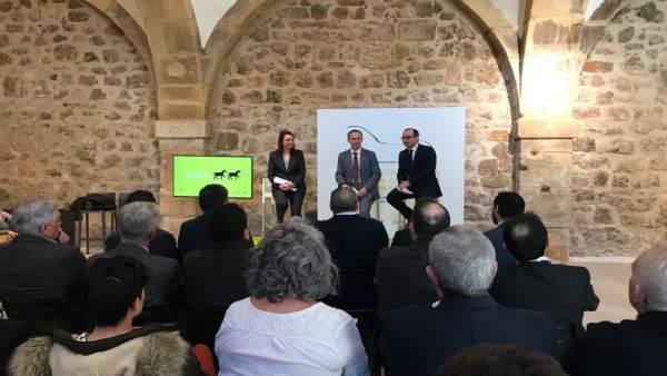 El consejero Javier Celdrán presentó el estudio económico de impacto del sector El consejero Javier Celdrán presentó el estudio económico de impacto del sector