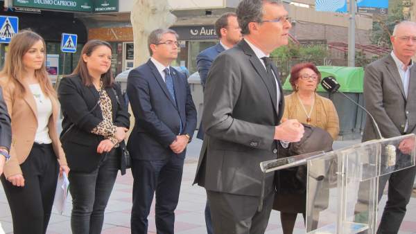 El alcalde José Ballesta en la segunda fase de peatonazalición de la Avenida Alf El alcalde José Ballesta en la segunda fase de peatonazalición de la Avenida Alf