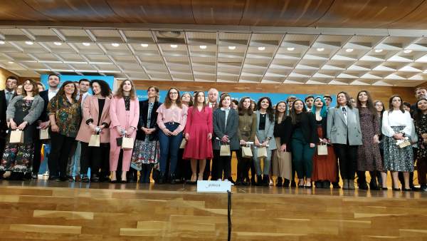 Casi un 70% de mujeres acapara los premios Fin de Carrera 2017 en Galicia, que r Casi un 70% de mujeres acapara los premios Fin de Carrera 2017 en Galicia, que r