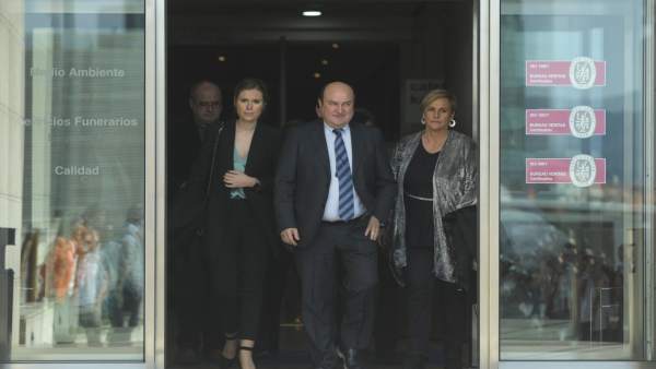 Representantes políticos, institucionales y sindicales se acercan hasta el tanat Representantes políticos, institucionales y sindicales se acercan hasta el tanat