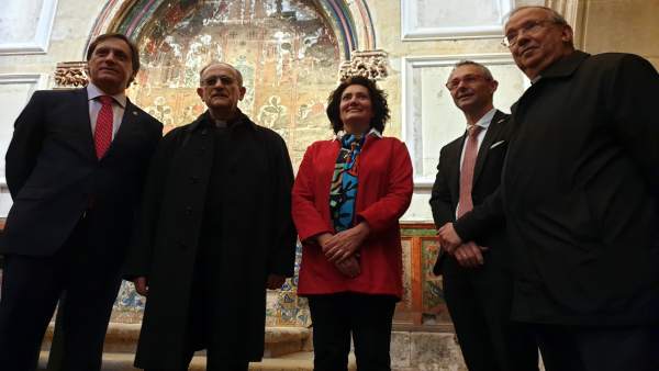 Descubren unas pinturas murales del XIII 'ocultas' tras un retablo renacentista Descubren unas pinturas murales del XIII 'ocultas' tras un retablo renacentista