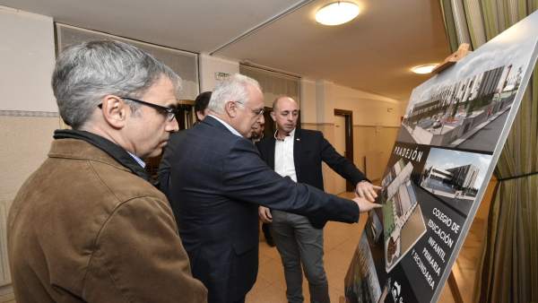 El nuevo colegio de Pradejón es 'un ejemplo del compromiso del Gobierno con la e El nuevo colegio de Pradejón es 'un ejemplo del compromiso del Gobierno con la e
