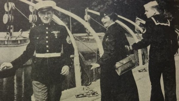 Foto de 1950 muy similar al meme de "el novio distraído" Foto de 1950 muy similar al meme de "el novio distraído"