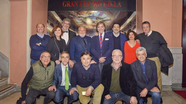Joaquín Durán, junto a los profesionales de Canal Sur que cubren el Carnaval Joaquín Durán, junto a los profesionales de Canal Sur que cubren el Carnaval