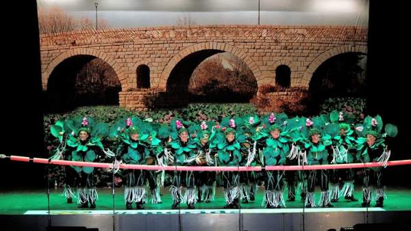 La comparsa La Marara, caracterizada de camalote, en el Carnaval Romano La comparsa La Marara, caracterizada de camalote, en el Carnaval Romano