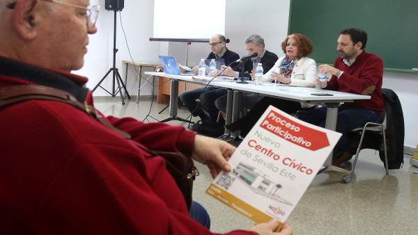 Sevilla 27 02 2019. La Delegada Del Distrito Adela Castaño, Asiste A La Reunióm Sevilla 27 02 2019. La Delegada Del Distrito Adela Castaño, Asiste A La Reunióm