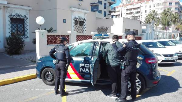 LA POLICÍA NACIONAL DETIENE EN DENIA A UN JOVEN ACUSADO DE ESTAFAR A CINCO PERSO LA POLICÍA NACIONAL DETIENE EN DENIA A UN JOVEN ACUSADO DE ESTAFAR A CINCO PERSO
